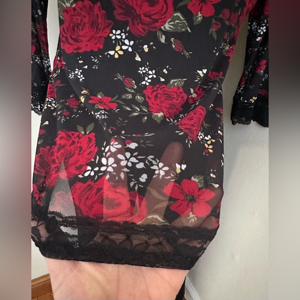 LACE Floral Black & Red Blouse With Sheer 3/4 Sleeves Sz XXL/2XG - Picture 4 of 14